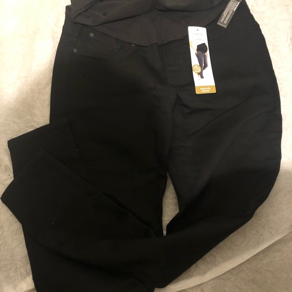 Maternity Baby Bump Skinny Jeans Signature by Levi Strauss & Co. - Picture 4 of 9